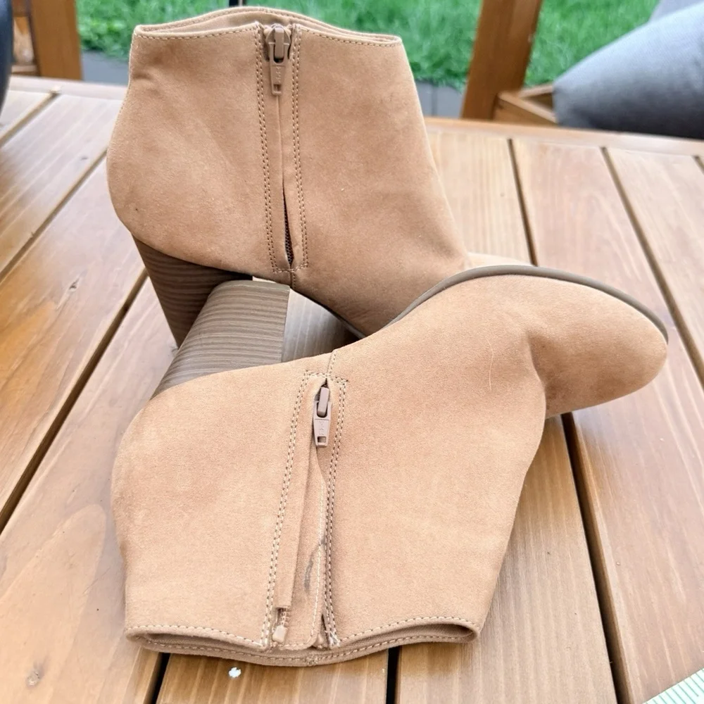 Old Navy Boots Womens 9 Ankle Booties Beige Faux Suede Side Zip Casual Heeled
